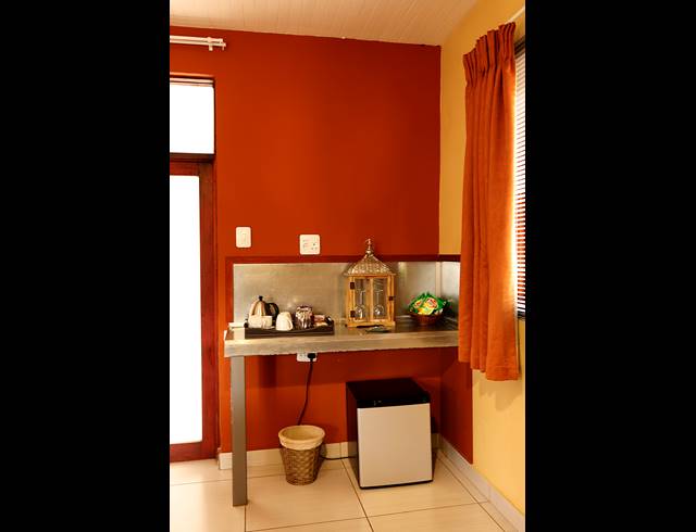 1,629M² GUESTHOUSE FOR SALE IN WEST ACRES EXT 2